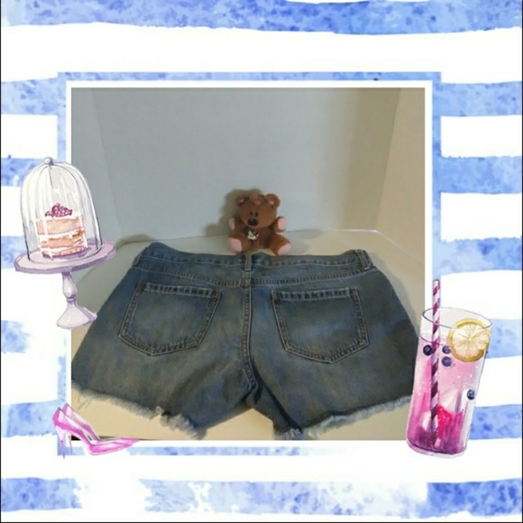 Old Navy Pants - Old Navy Diva Distressed Booty Shorts size 6